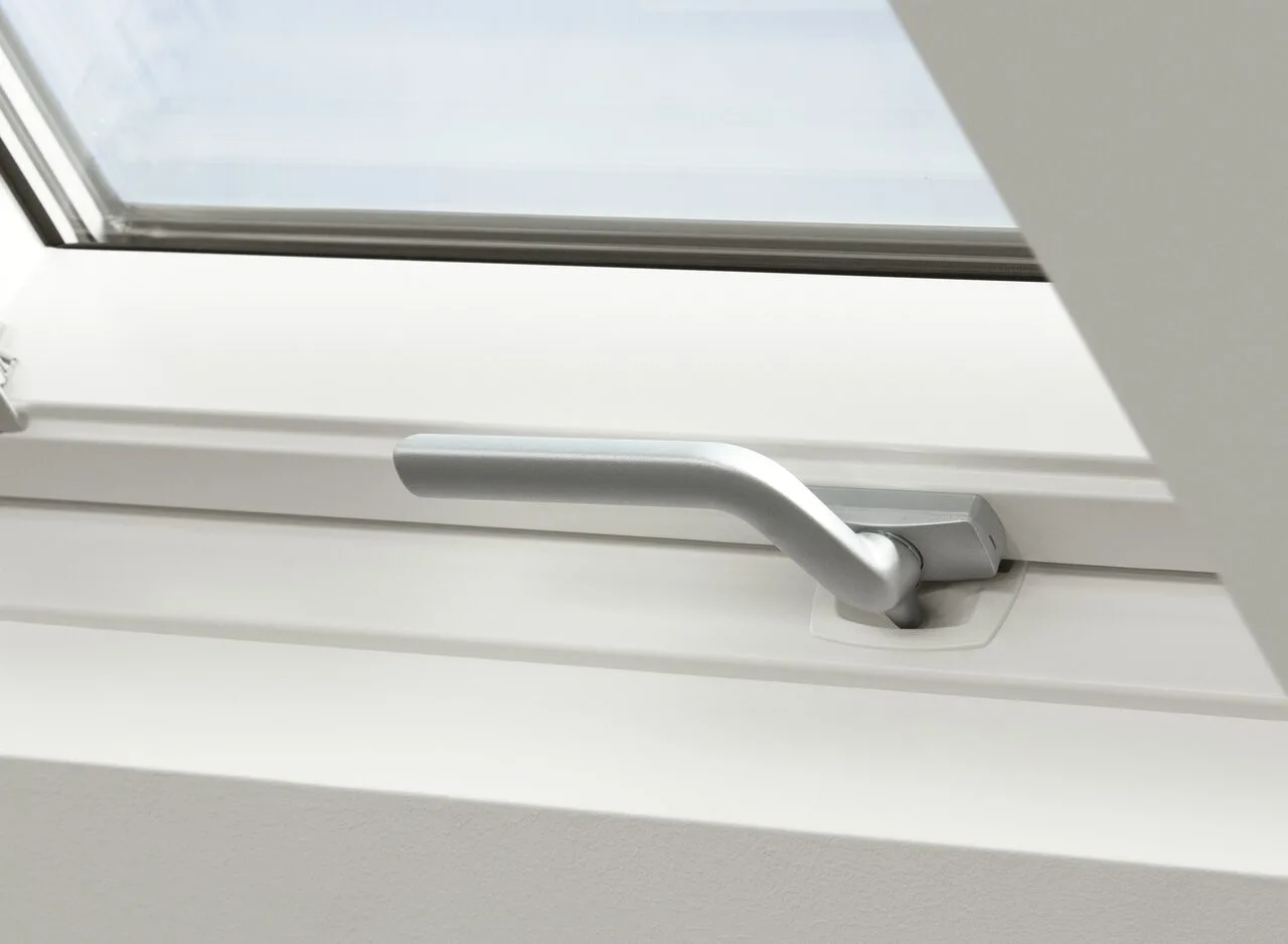 Мансардное окно VELUX GLU 0051b КОМФОРТ ручка снизу