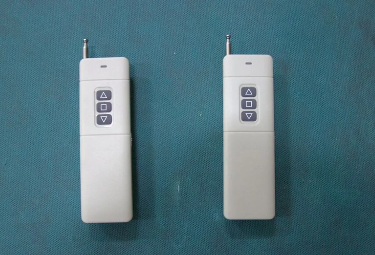 Лестница чердачная ножничная FAKRO LCS-E (CH) 70х100/300 (металлическая, с автоматической системой управления с пульта)