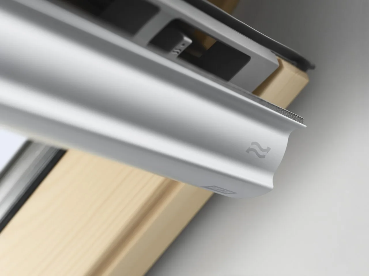 Мансардное окно VELUX GZL 1051b КОМФОРТ ручка снизу