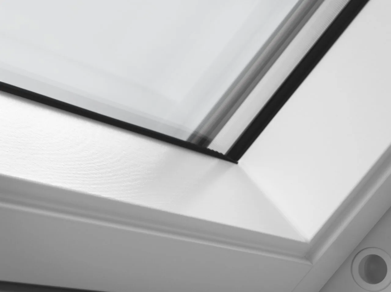 Мансардное окно VELUX ПРЕМИУМ GGL 3068 с электроприводом INTEGRA