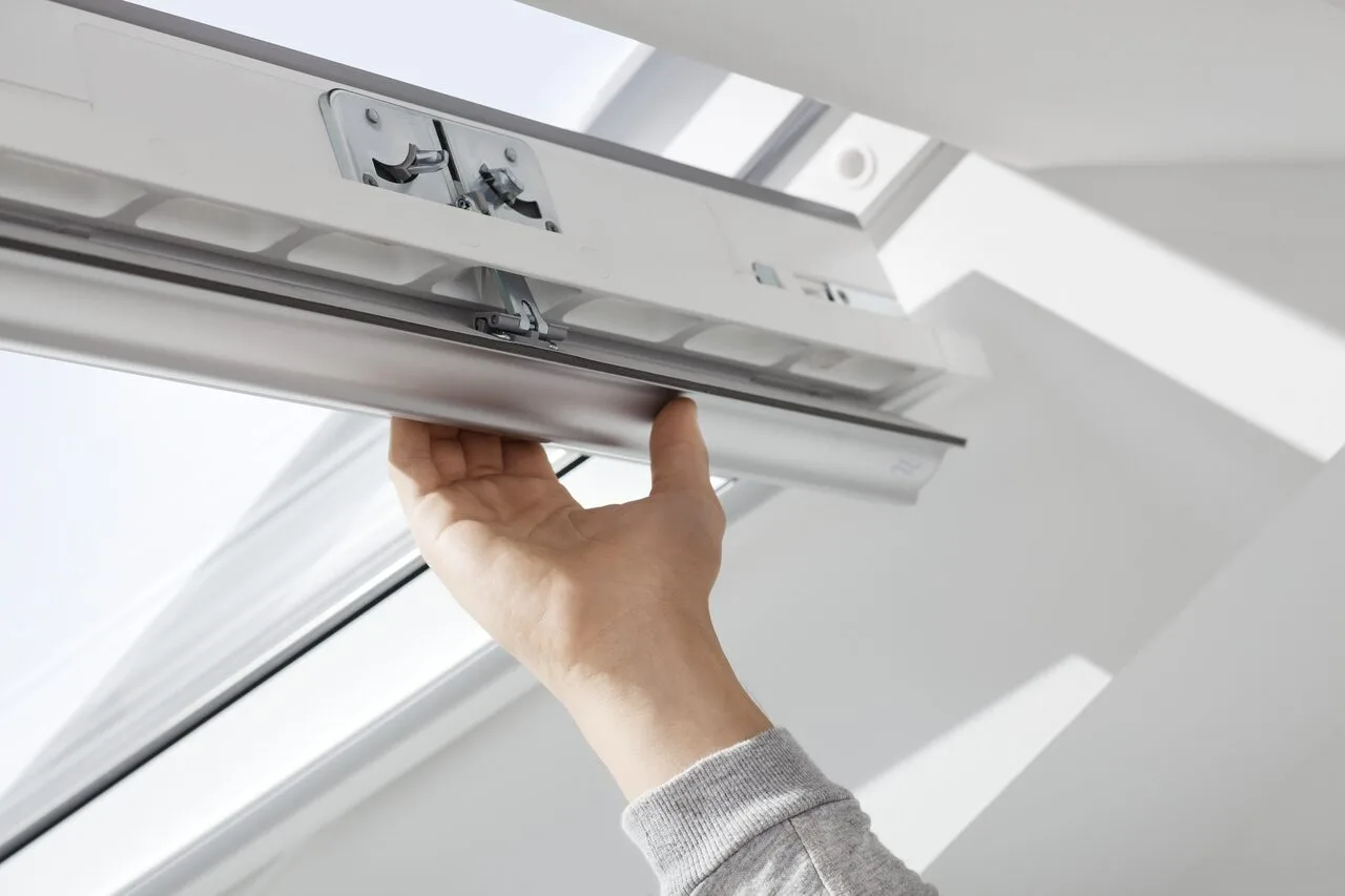 Мансардное окно VELUX GLU 0051 КОМФОРТ ручка сверху
